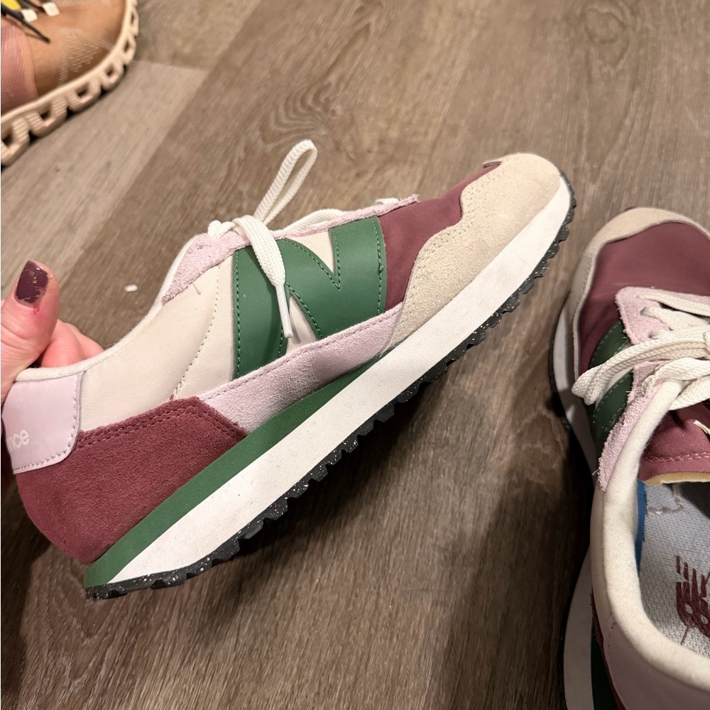 New Balance 237 Women’s 8 - Picture 5 of 7